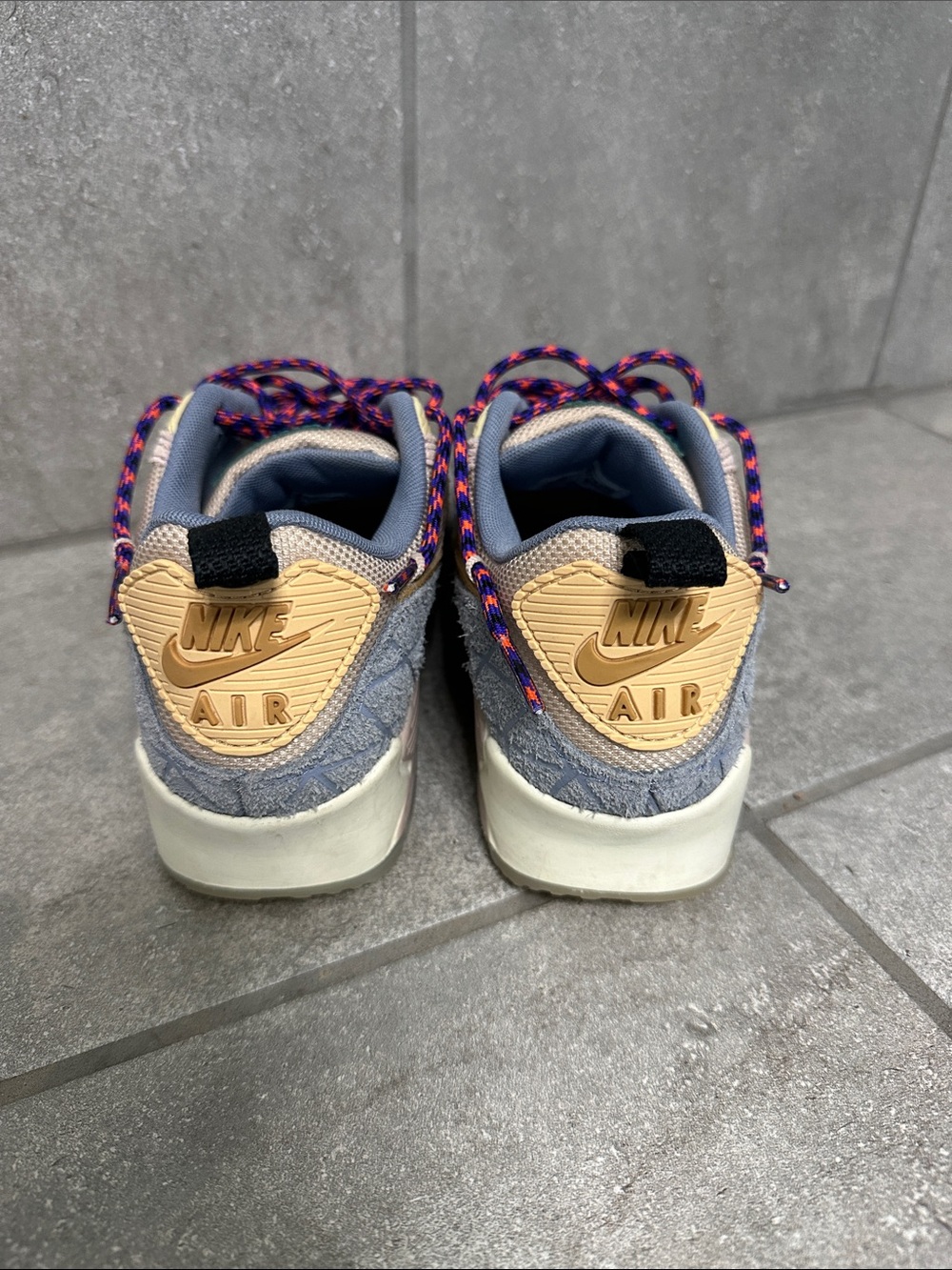 Nike Air Max 90 SE Fossil Stone Slate Sneakers size 6.5 excellent condition - Picture 2 of 5